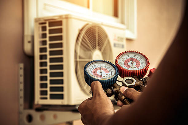 Professional Ac Installation technician working in Bowling Green, VA